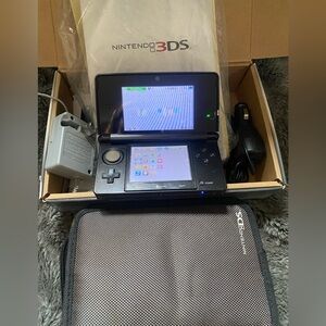 Selling a huge lot of Nintendo DS with accessories and 26 games-Mario,CallOfDuty